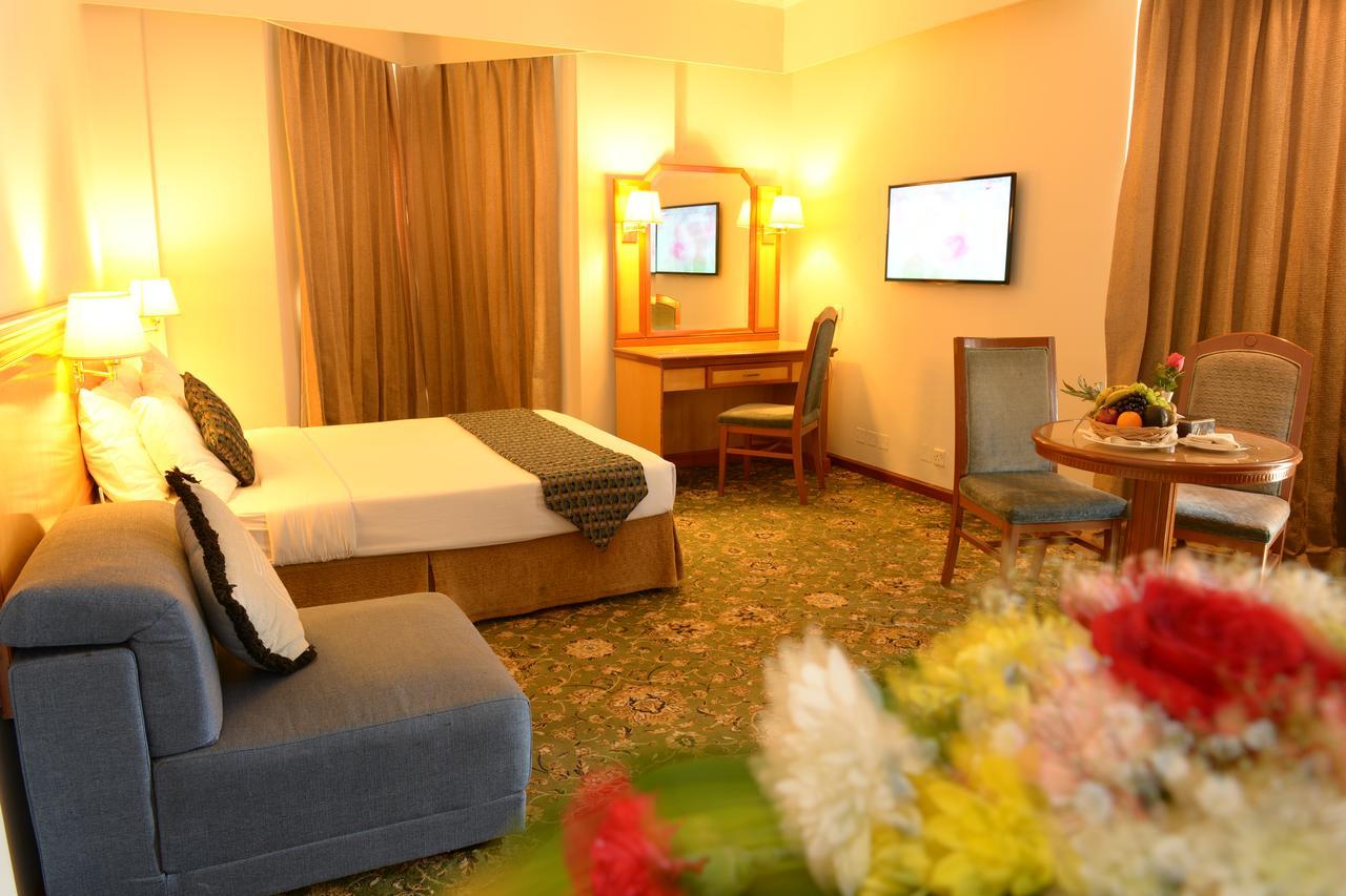 Phoenicia Hotel Al-Manamah Bagian luar foto