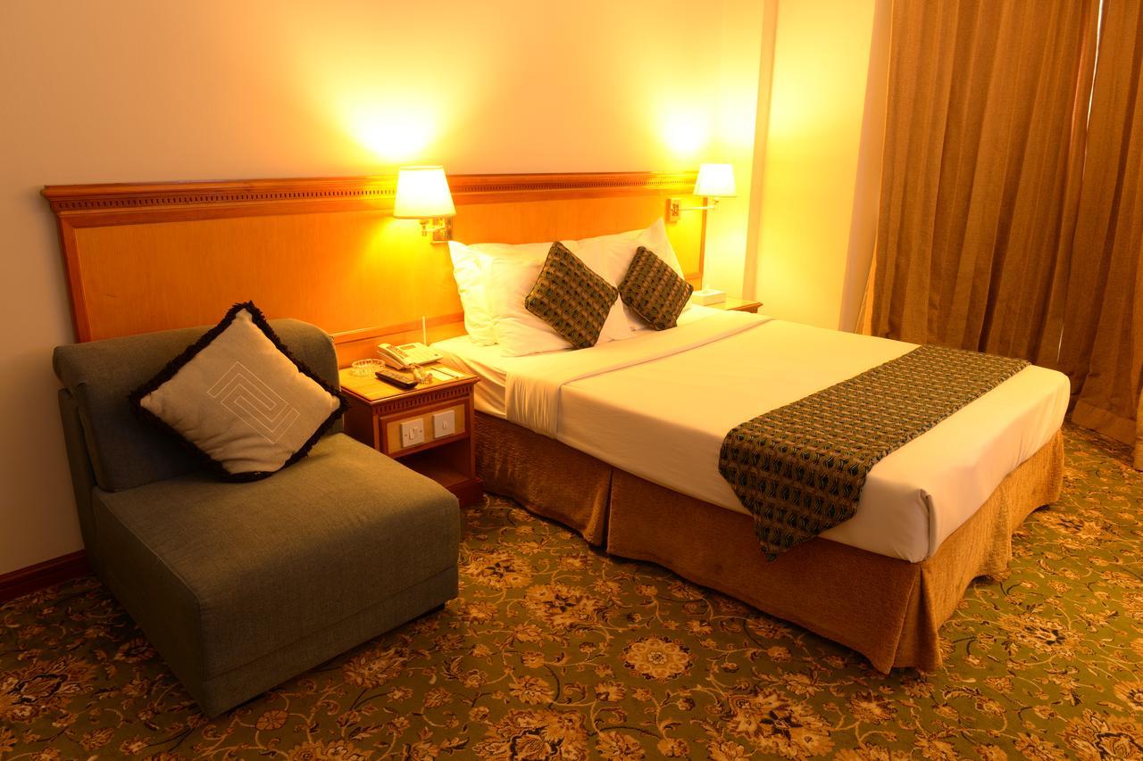 Phoenicia Hotel Al-Manamah Bagian luar foto