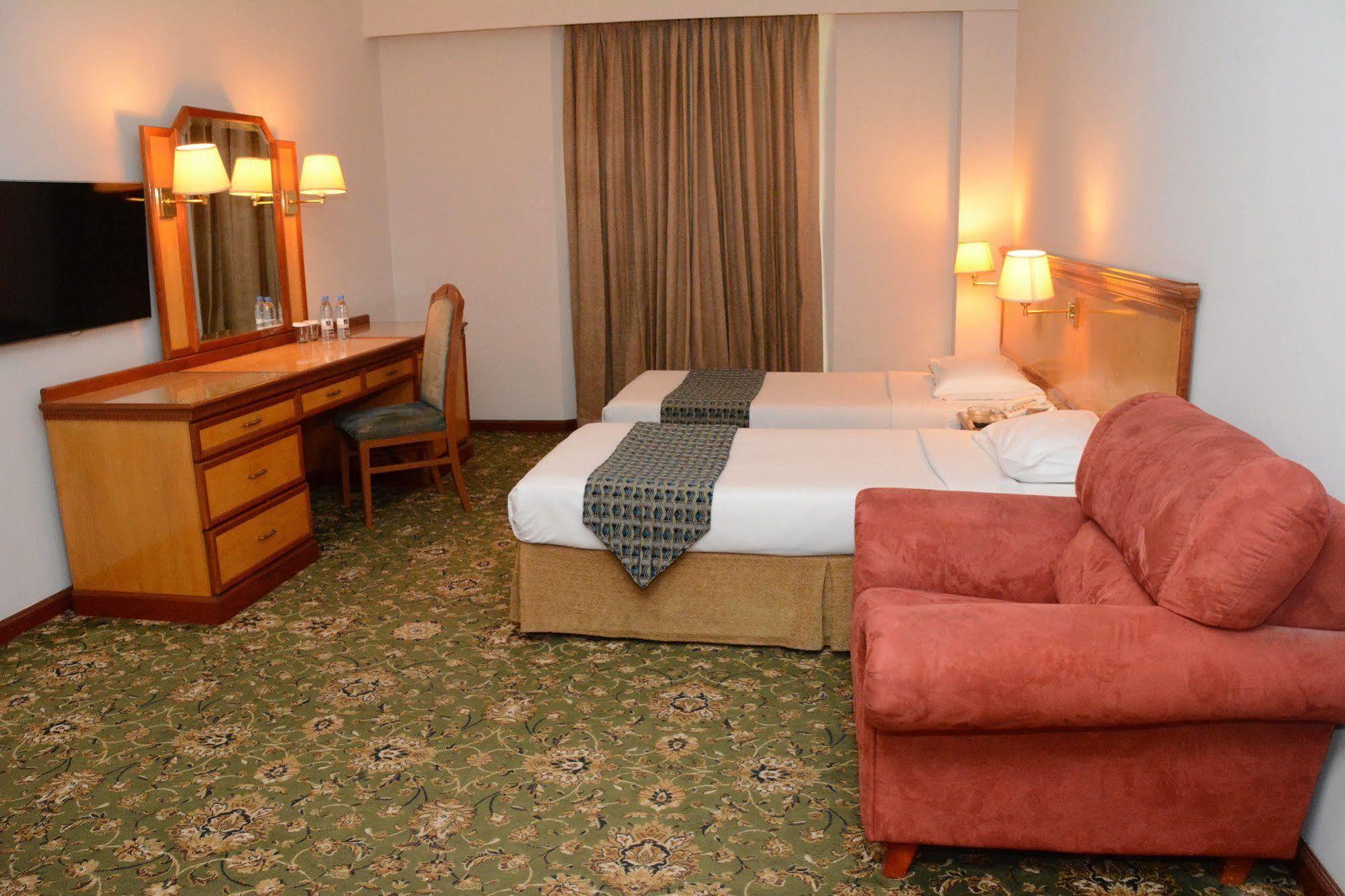 Phoenicia Hotel Al-Manamah Bagian luar foto