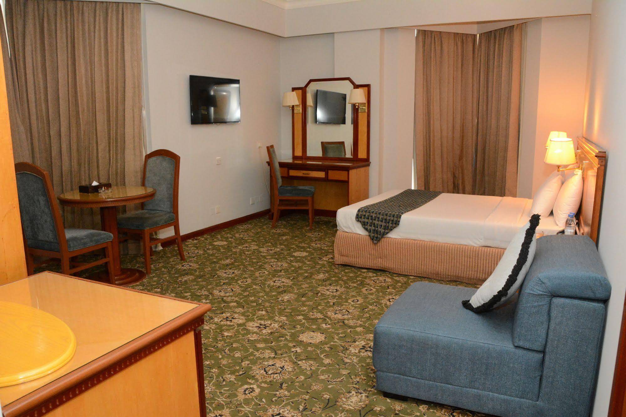 Phoenicia Hotel Al-Manamah Bagian luar foto