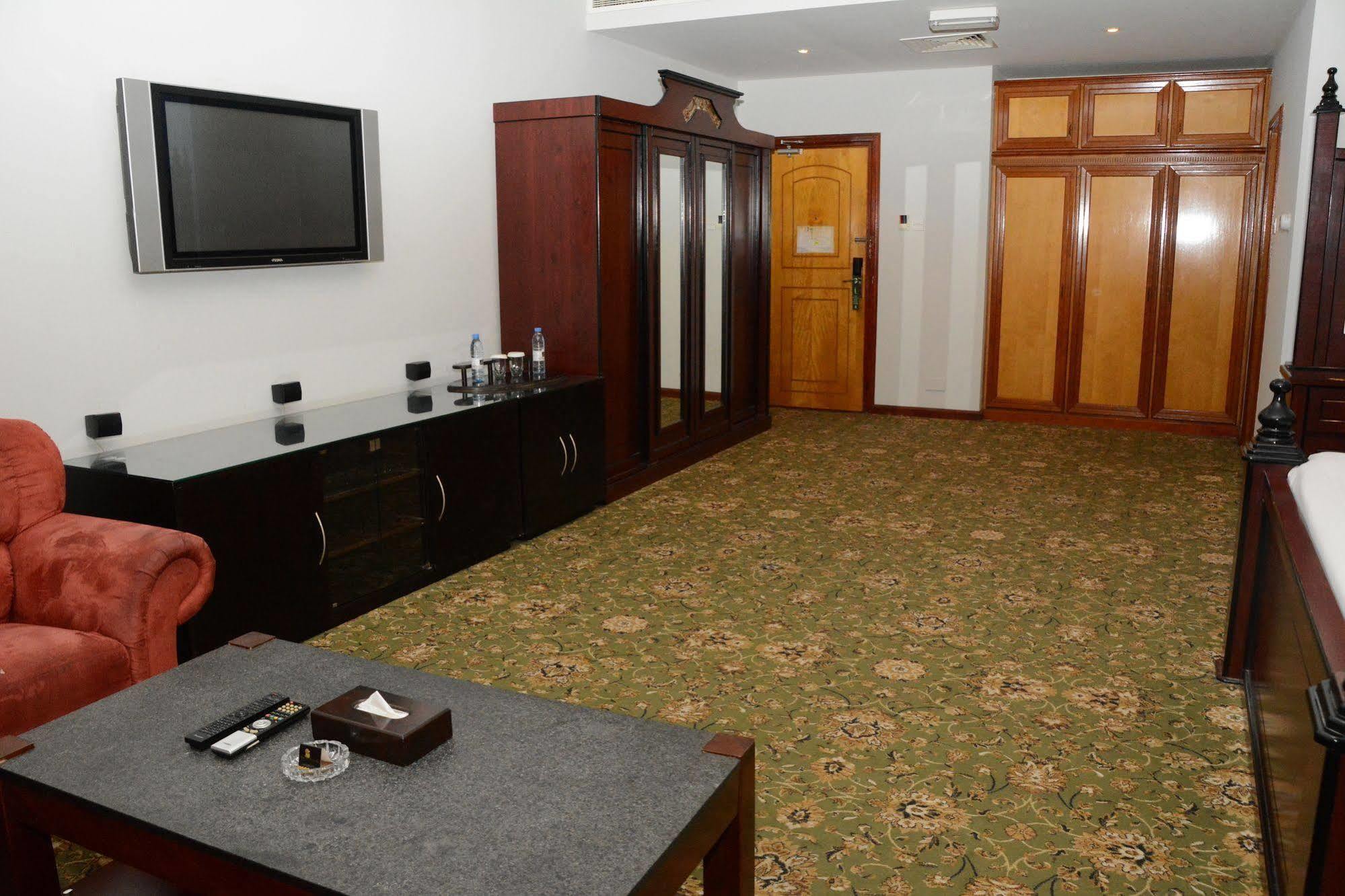 Phoenicia Hotel Al-Manamah Bagian luar foto