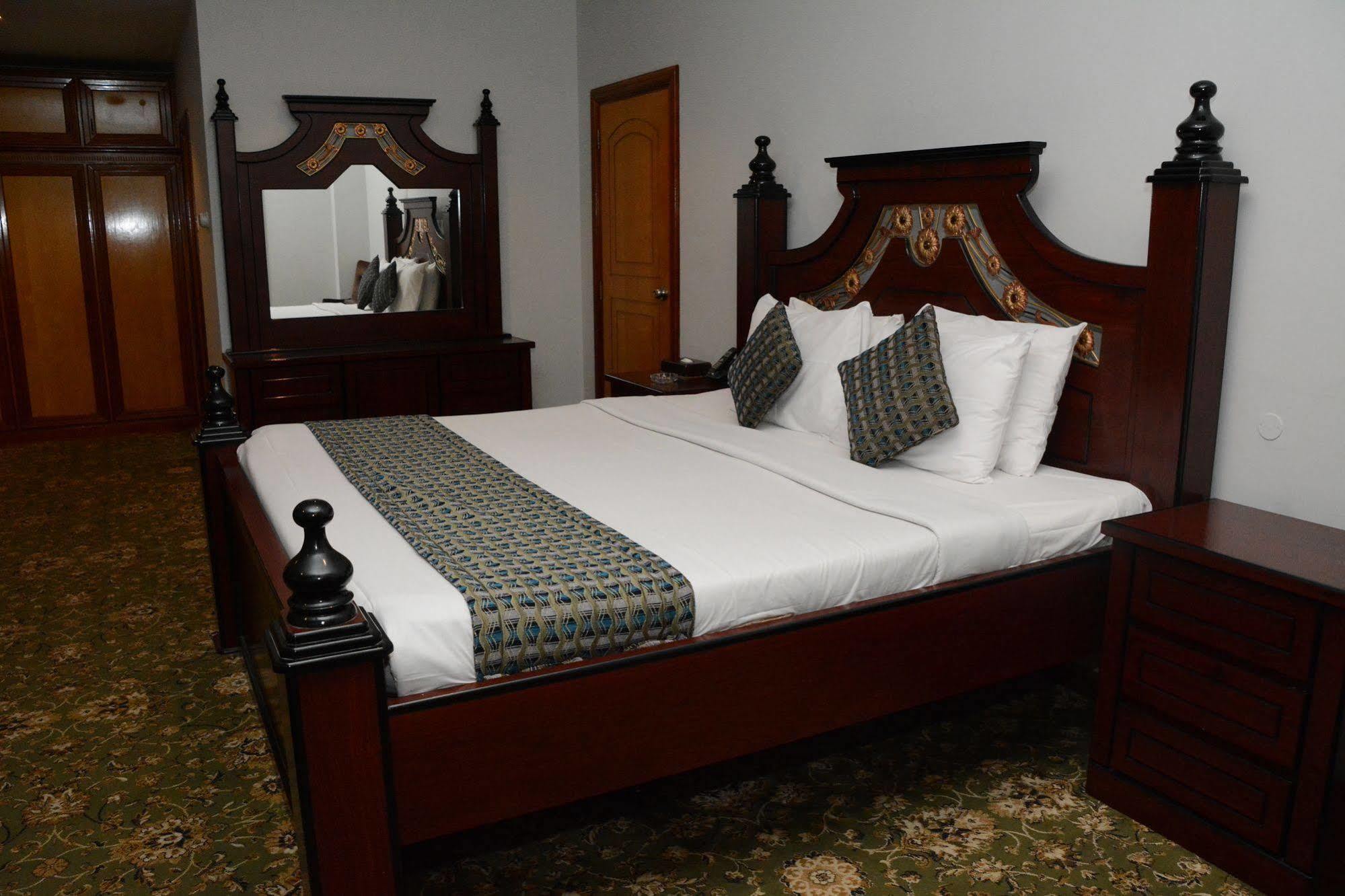 Phoenicia Hotel Al-Manamah Bagian luar foto