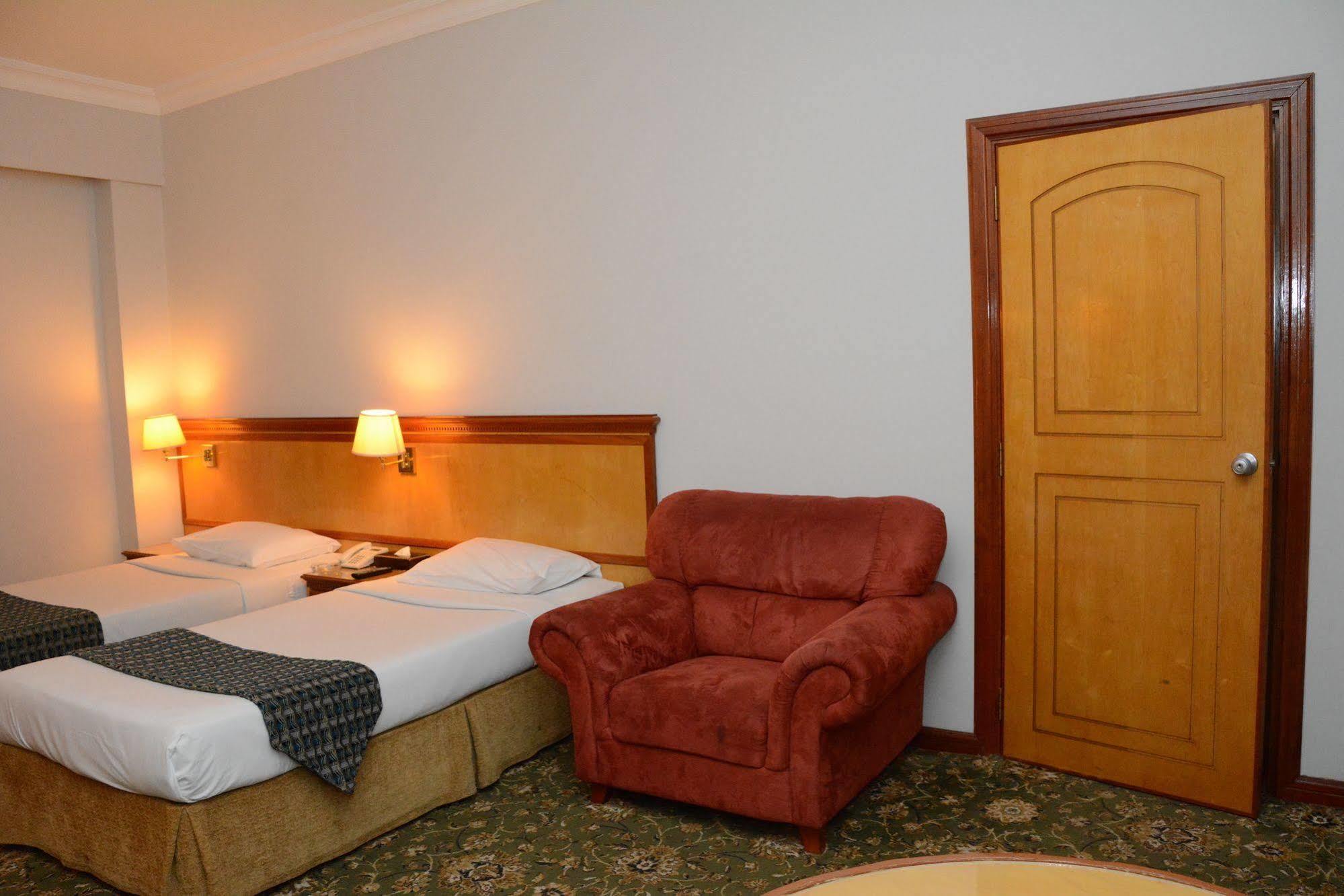 Phoenicia Hotel Al-Manamah Bagian luar foto